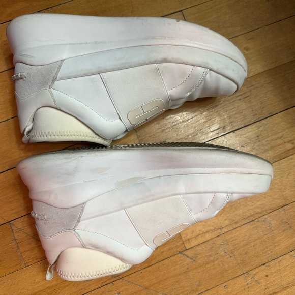 UGG Neutra Platform Sneaker - Size 7 - Picture 7 of 10